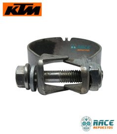 Abrazadera Unión Mofle O Exosto Duke 200 / RC 200 Original KTM Abrazadera Unión Mofle O Exosto Duke 200 / RC 200 Original KTM
