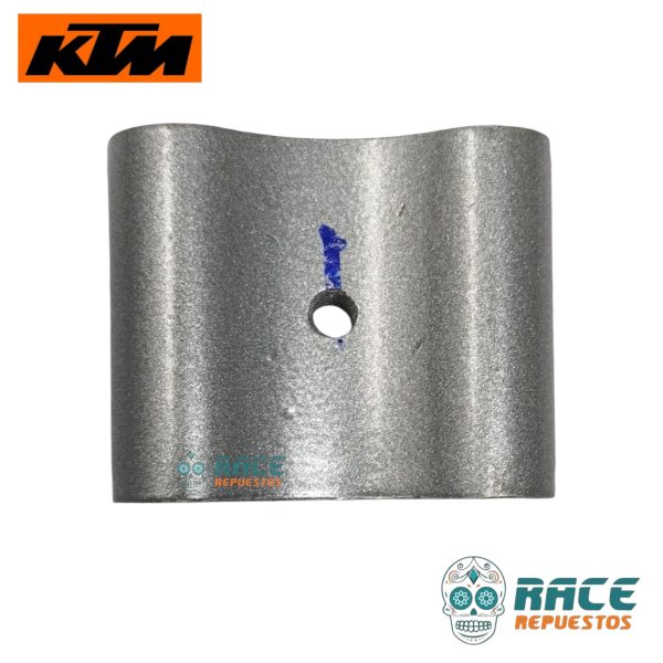 ESPACIADOR GUIA CADENA SOPORTE TRASERO DUKE 200/250/390 y RC 200/390 - Image 5