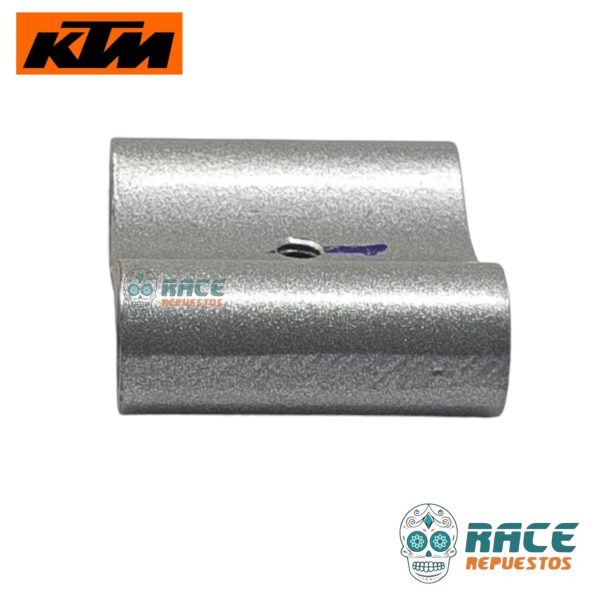 ESPACIADOR GUIA CADENA SOPORTE TRASERO DUKE 200/250/390 y RC 200/390 - Image 6