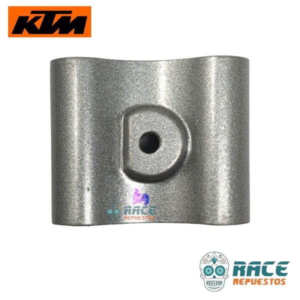 ESPACIADOR GUIA CADENA SOPORTE TRASERO DUKE 200/250/390 y RC 200/390 - Image 8