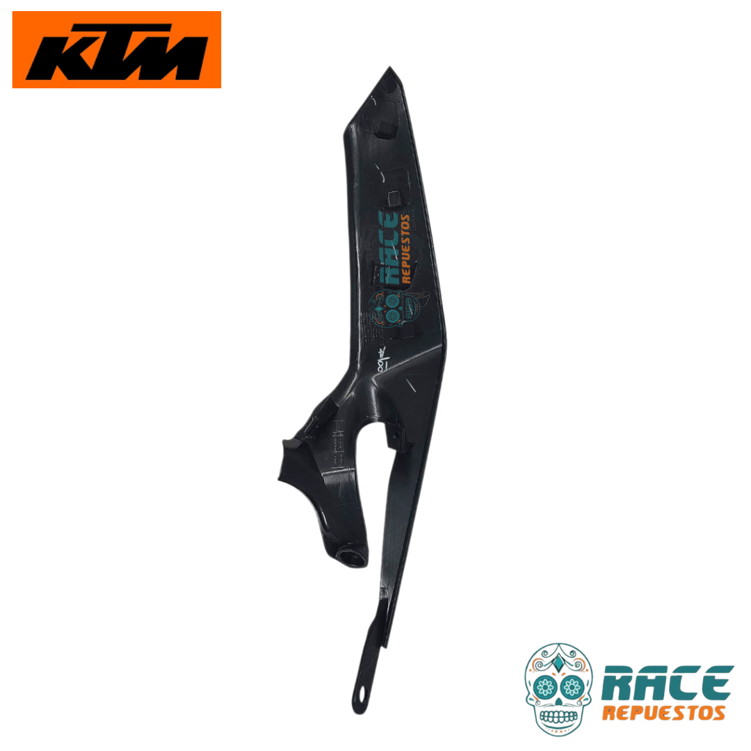 Tapa Sillín Derecha Negra KTM Duke 125 Original (Sin Pintar) - Image 3