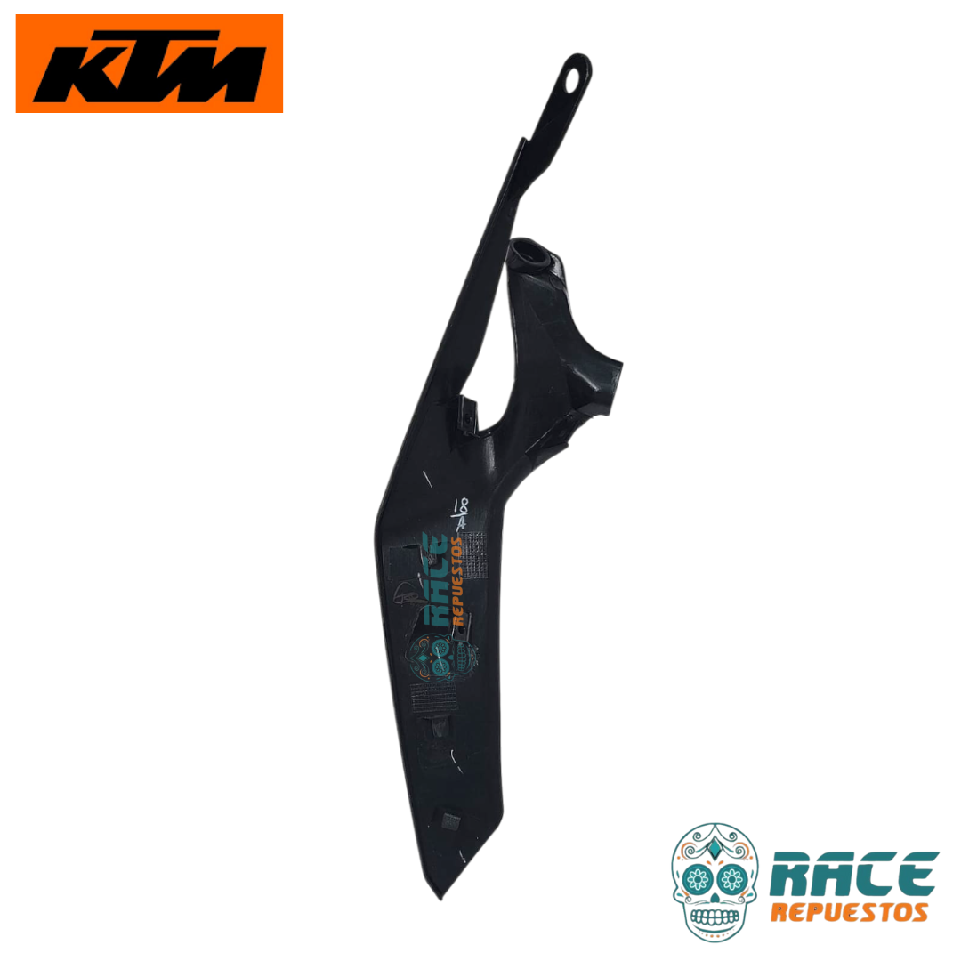 Tapa Sillín Derecha Negra KTM Duke 125 Original (Sin Pintar) - Image 4